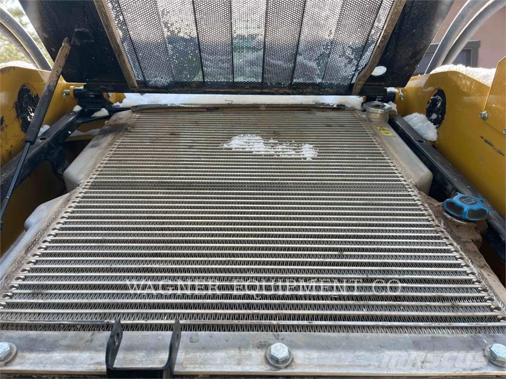 CAT 246C Mini Pale Gommate