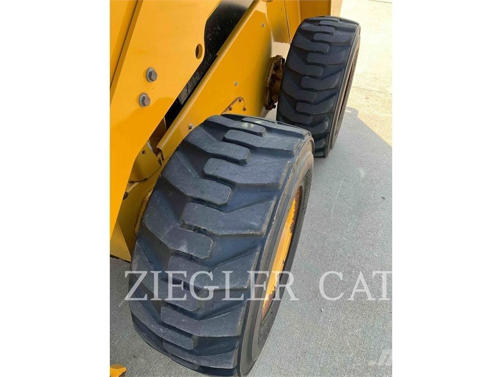CAT 246D Mini Pale Gommate