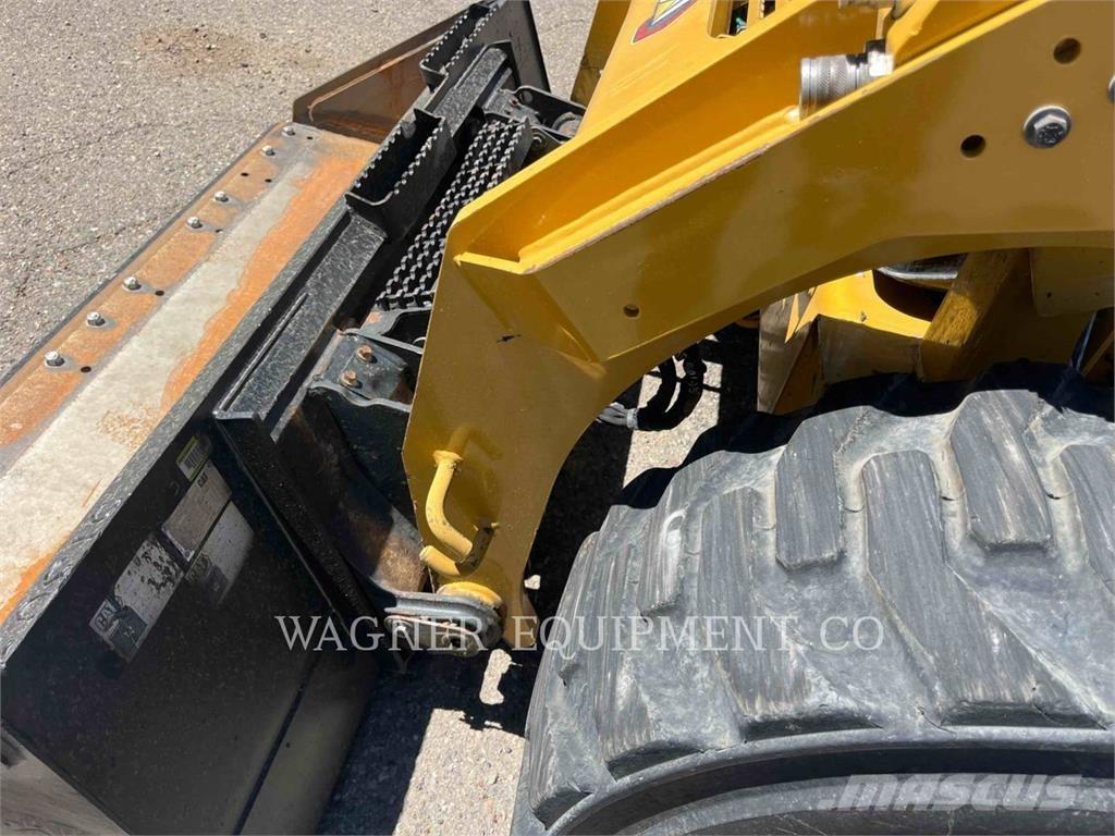 CAT 246D3 Mini Pale Gommate