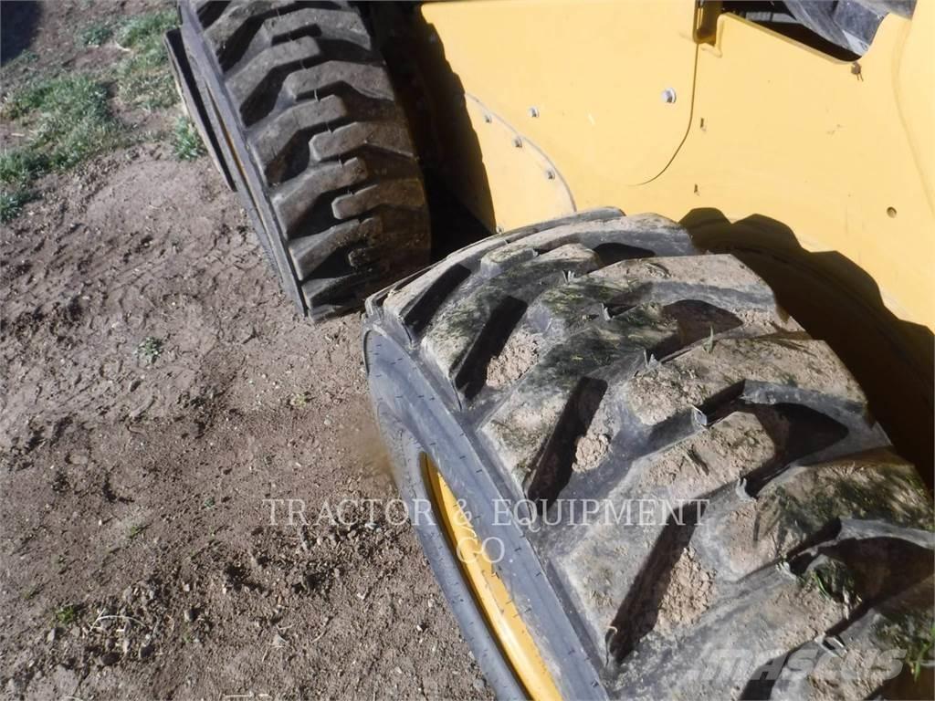 CAT 246D3 Mini Pale Gommate