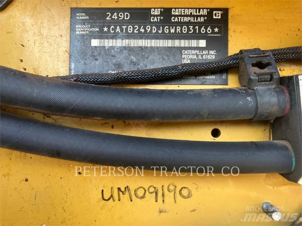 CAT 249D Pale gommate