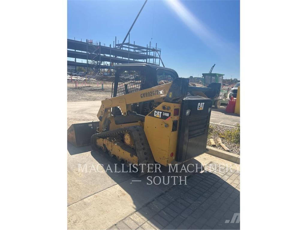CAT 249D Pale cingolate