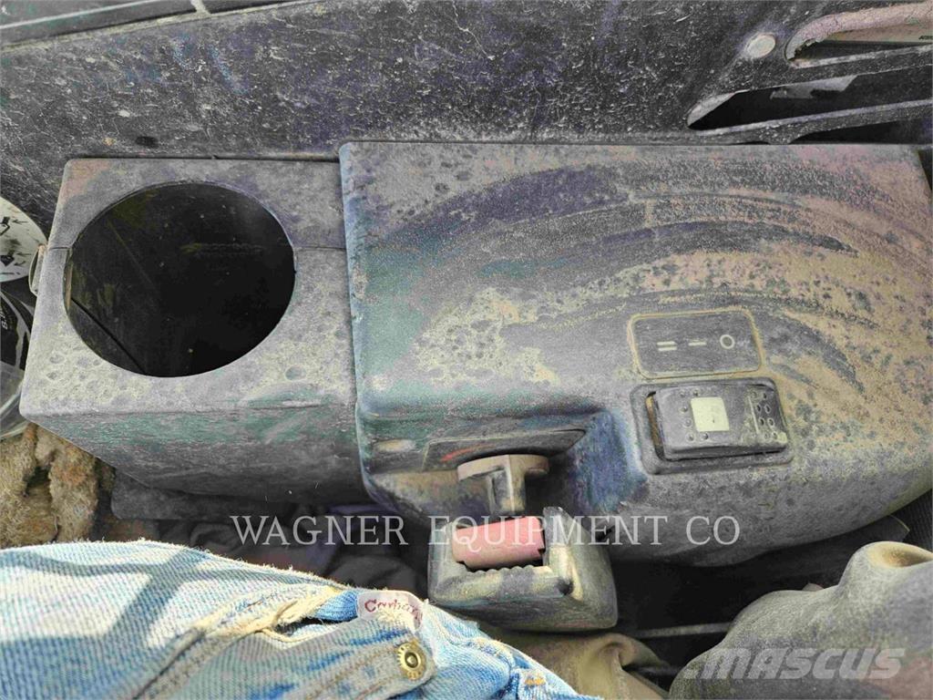 CAT 252 Mini Pale Gommate