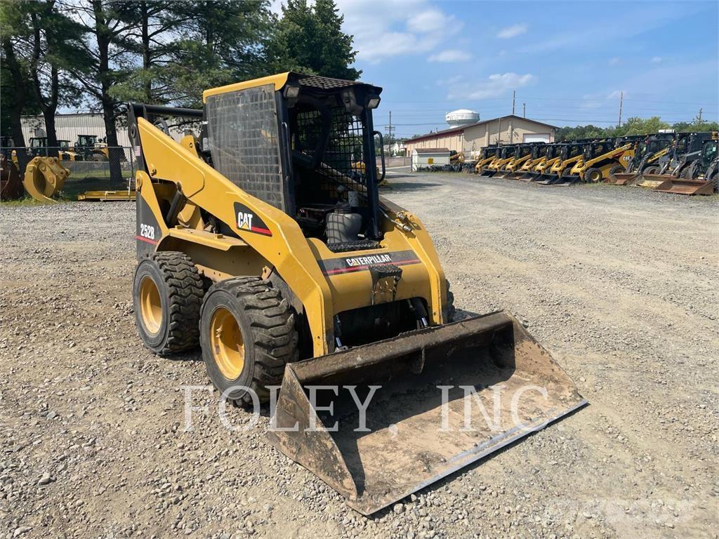 CAT 252B Mini Pale Gommate