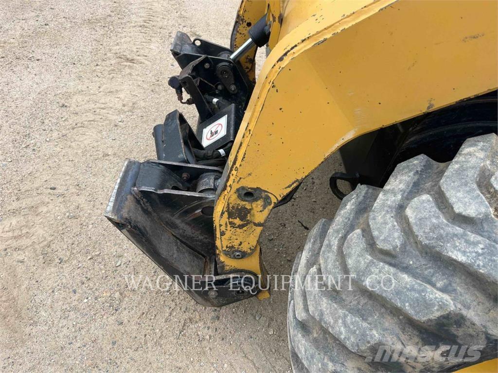 CAT 252B Mini Pale Gommate