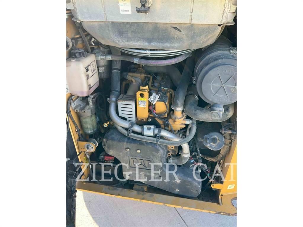 CAT 257D Pale cingolate