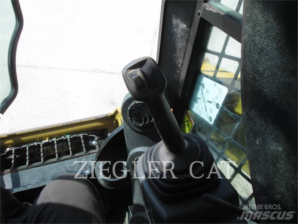 CAT 257D Pale cingolate