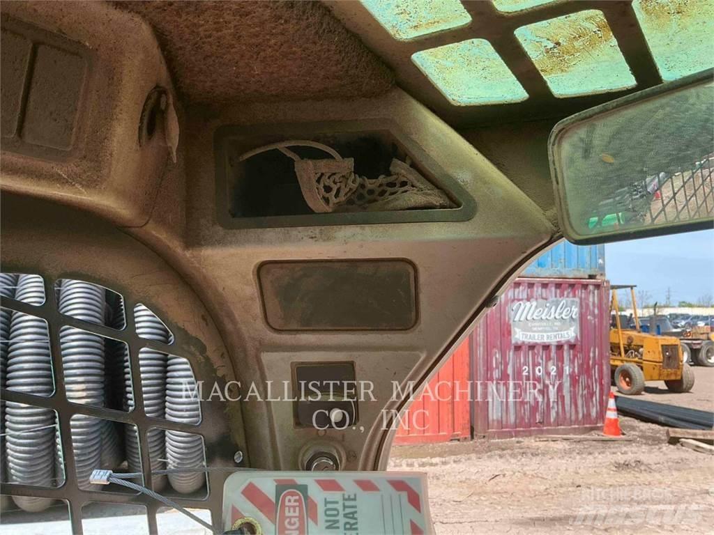 CAT 259D Pale cingolate