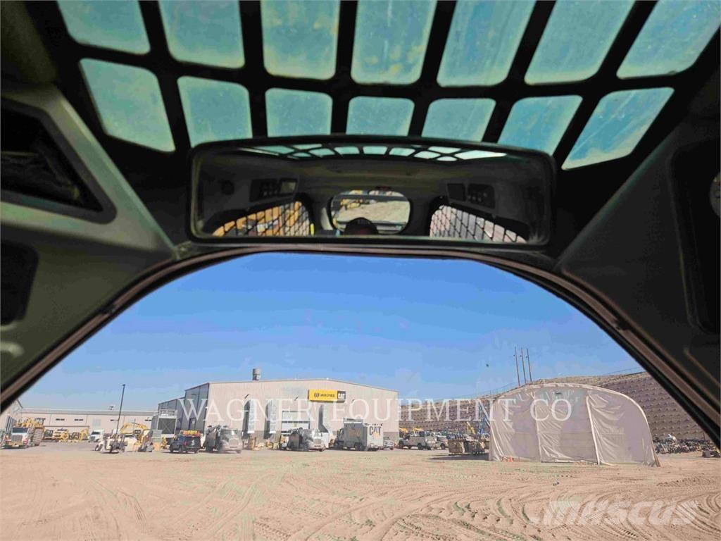 CAT 259D Pale cingolate