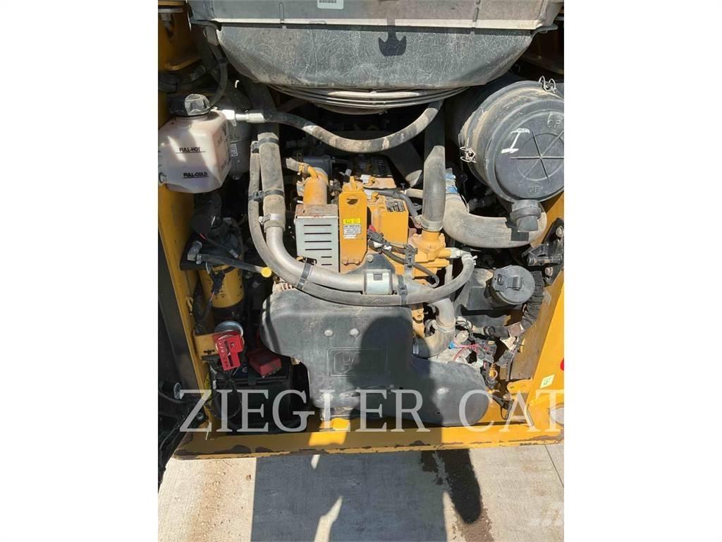 CAT 259D3 Pale cingolate