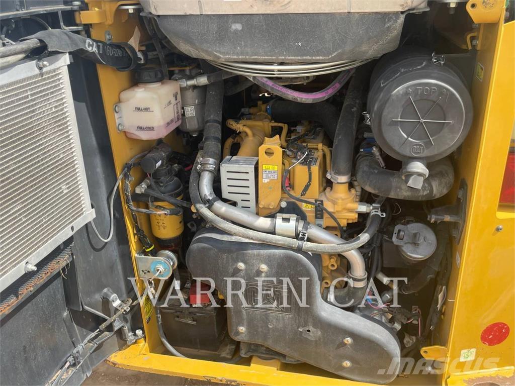 CAT 259D3 C3H2 Pale cingolate