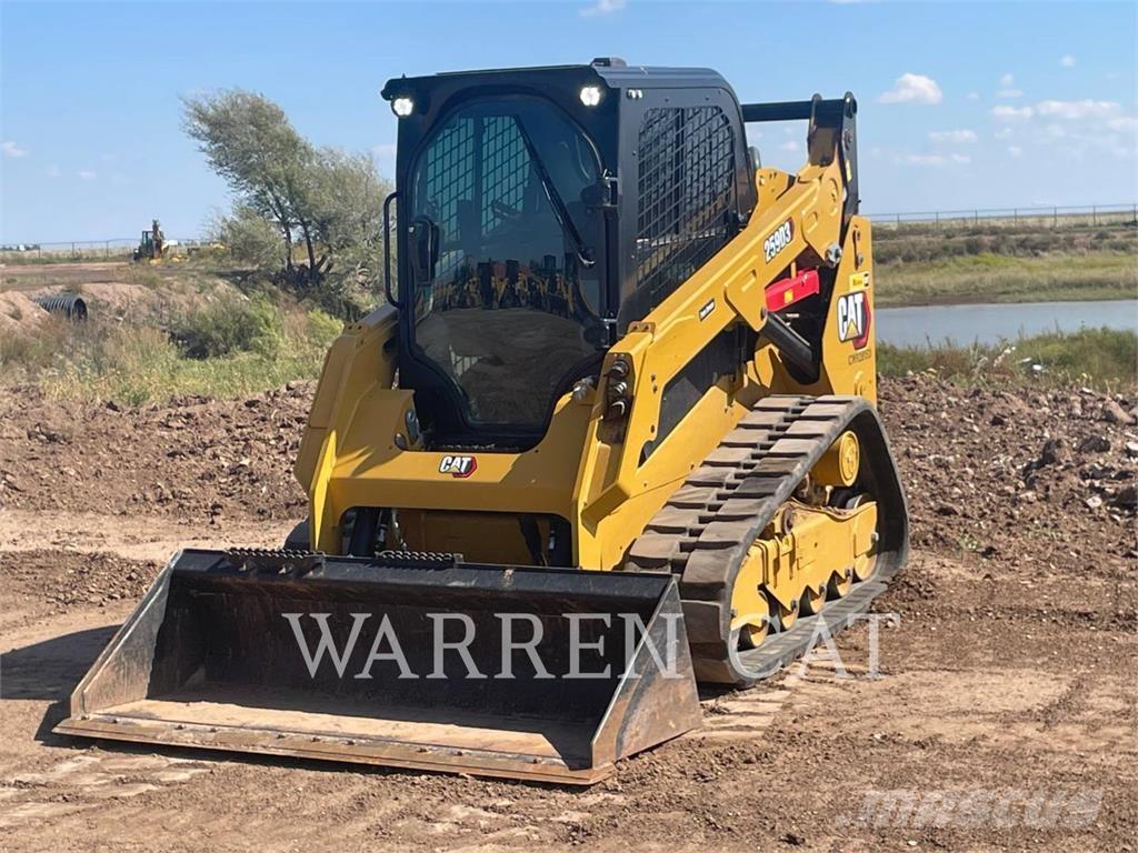 CAT 259D3 C3H2 Pale cingolate