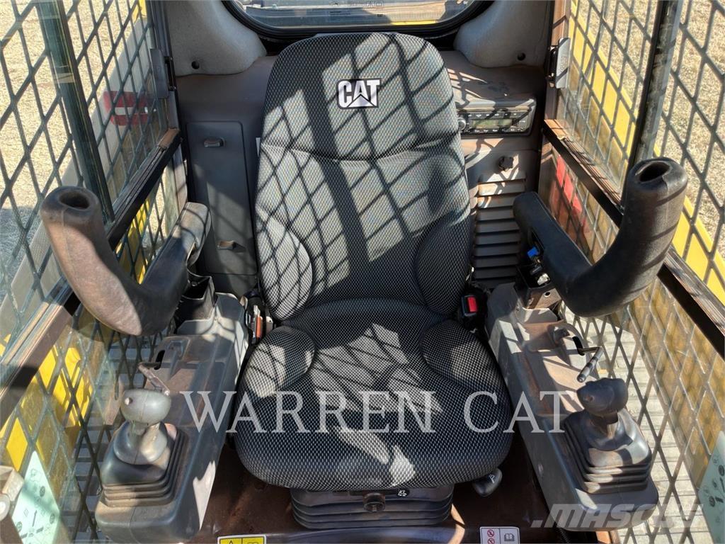 CAT 259D3 C3H2 Pale cingolate