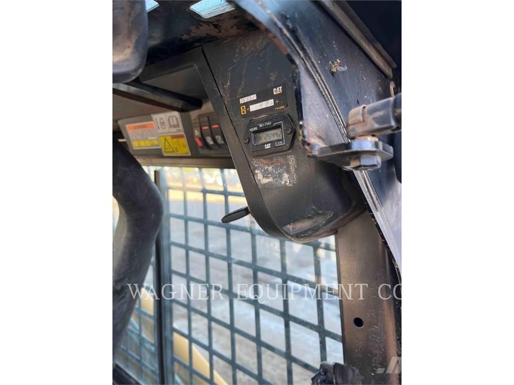 CAT 262B Mini Pale Gommate