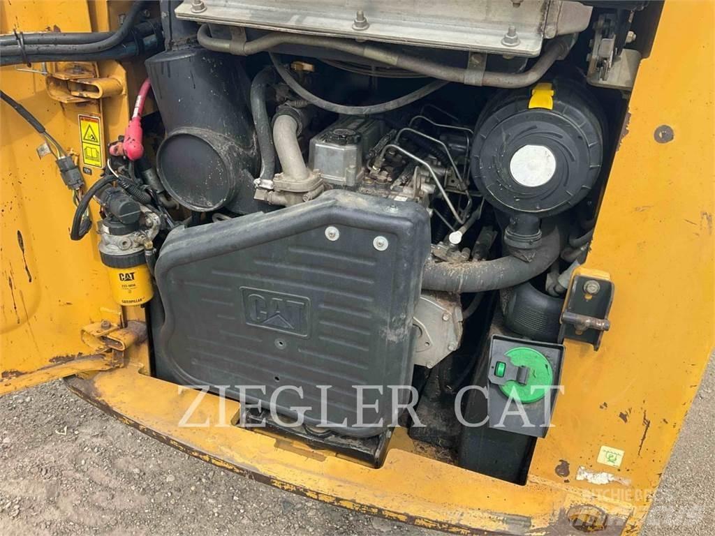 CAT 262C Mini Pale Gommate