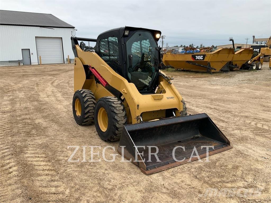 CAT 262C Mini Pale Gommate