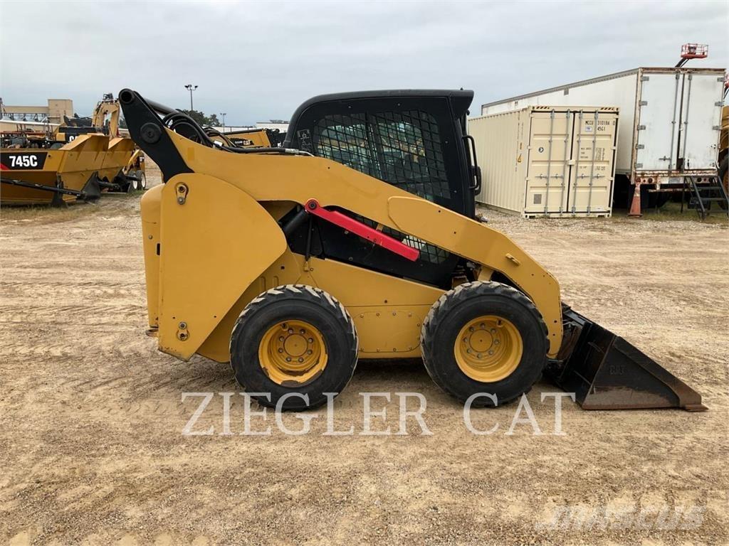 CAT 262C Mini Pale Gommate
