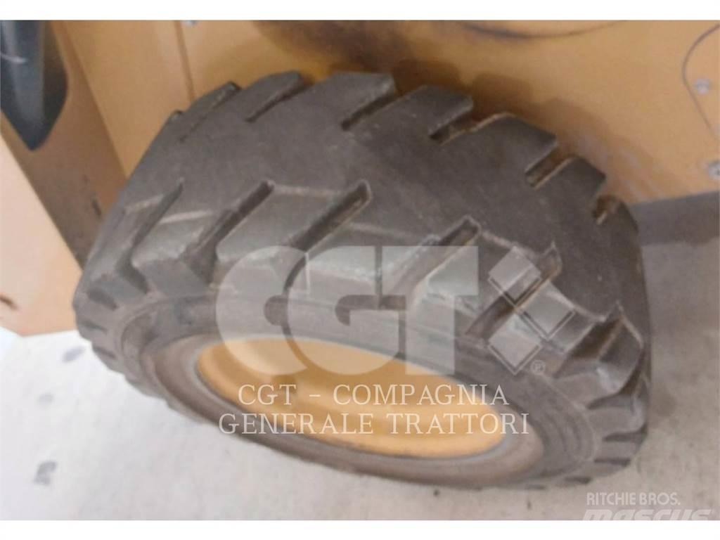 CAT 262D Mini Pale Gommate