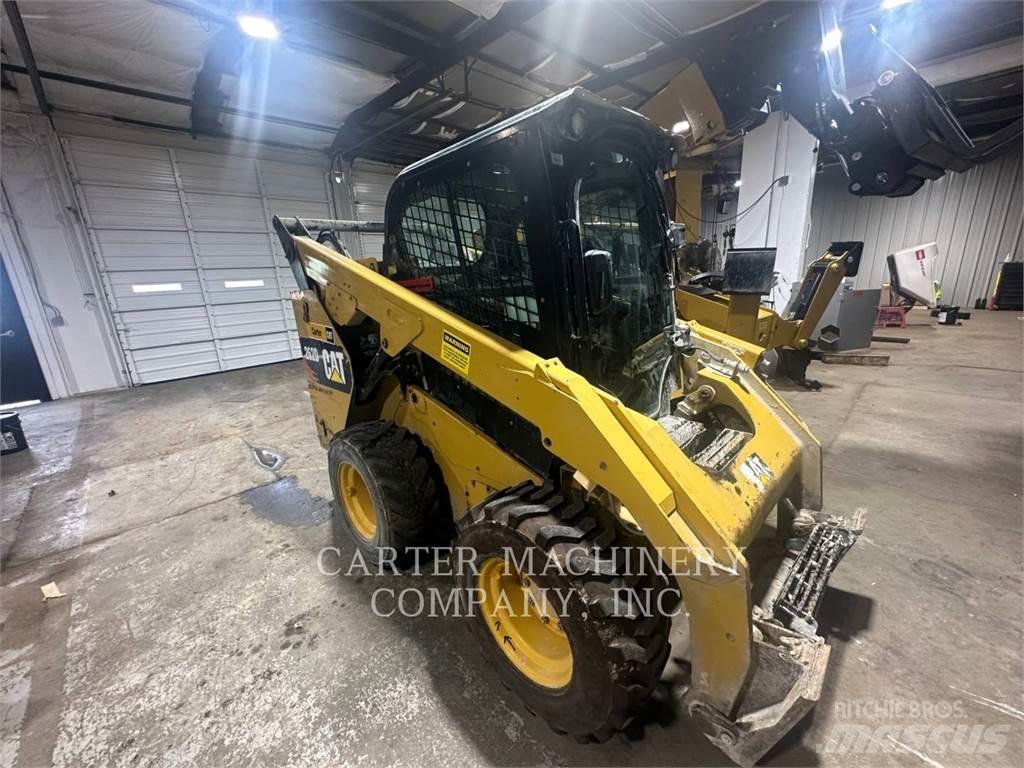 CAT 262D Mini Pale Gommate