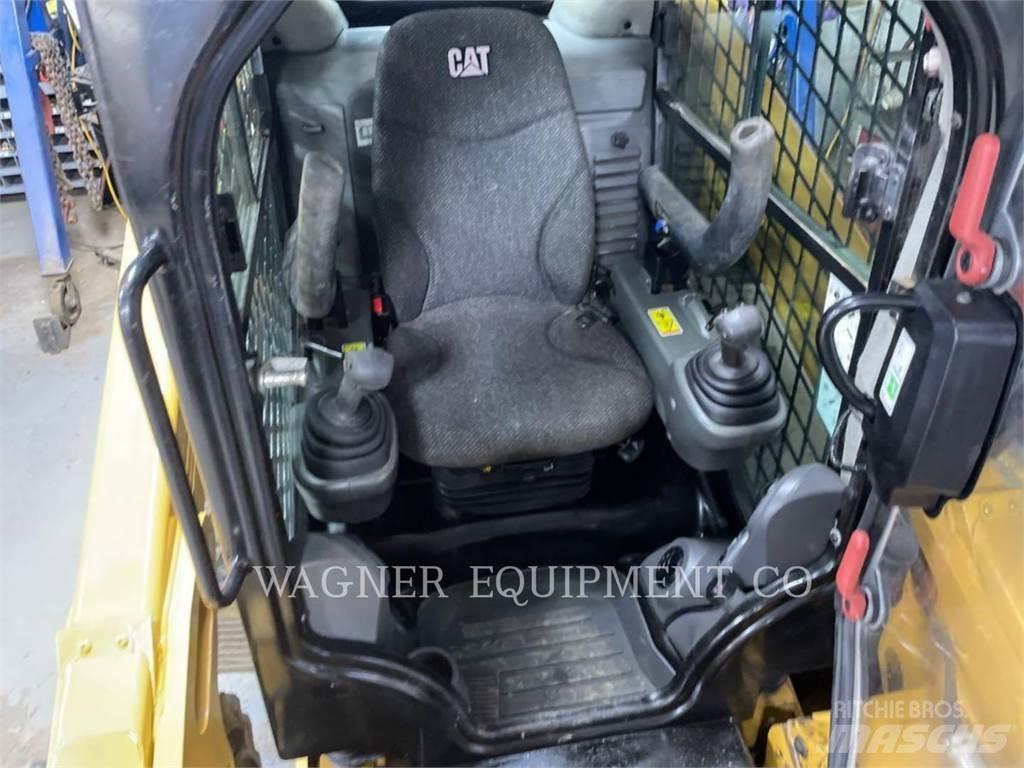CAT 262D Mini Pale Gommate