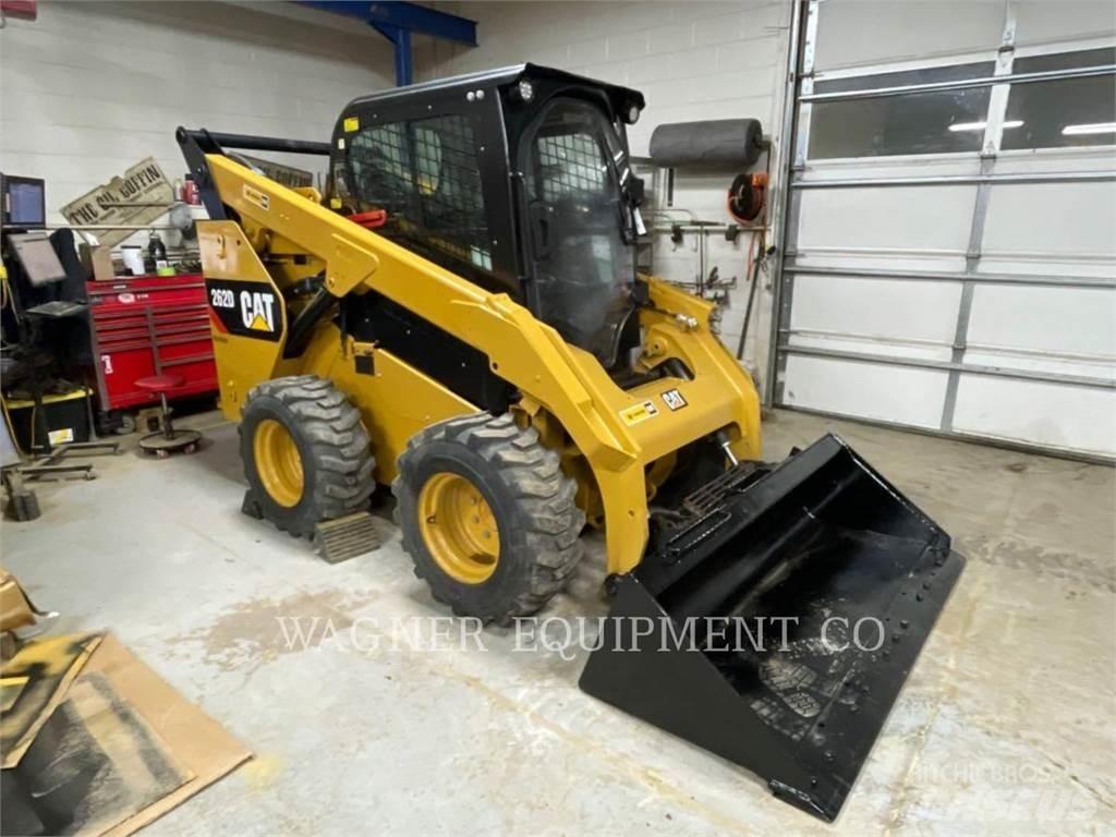 CAT 262D Mini Pale Gommate