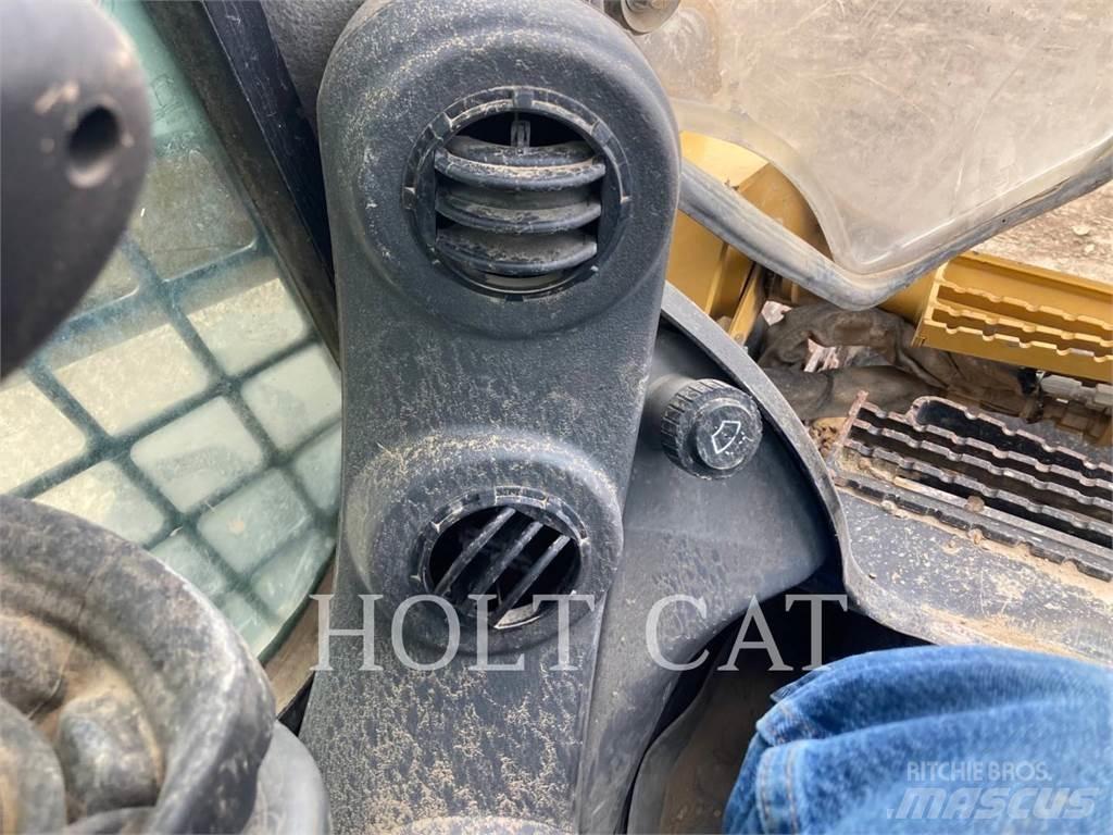 CAT 262D Mini Pale Gommate