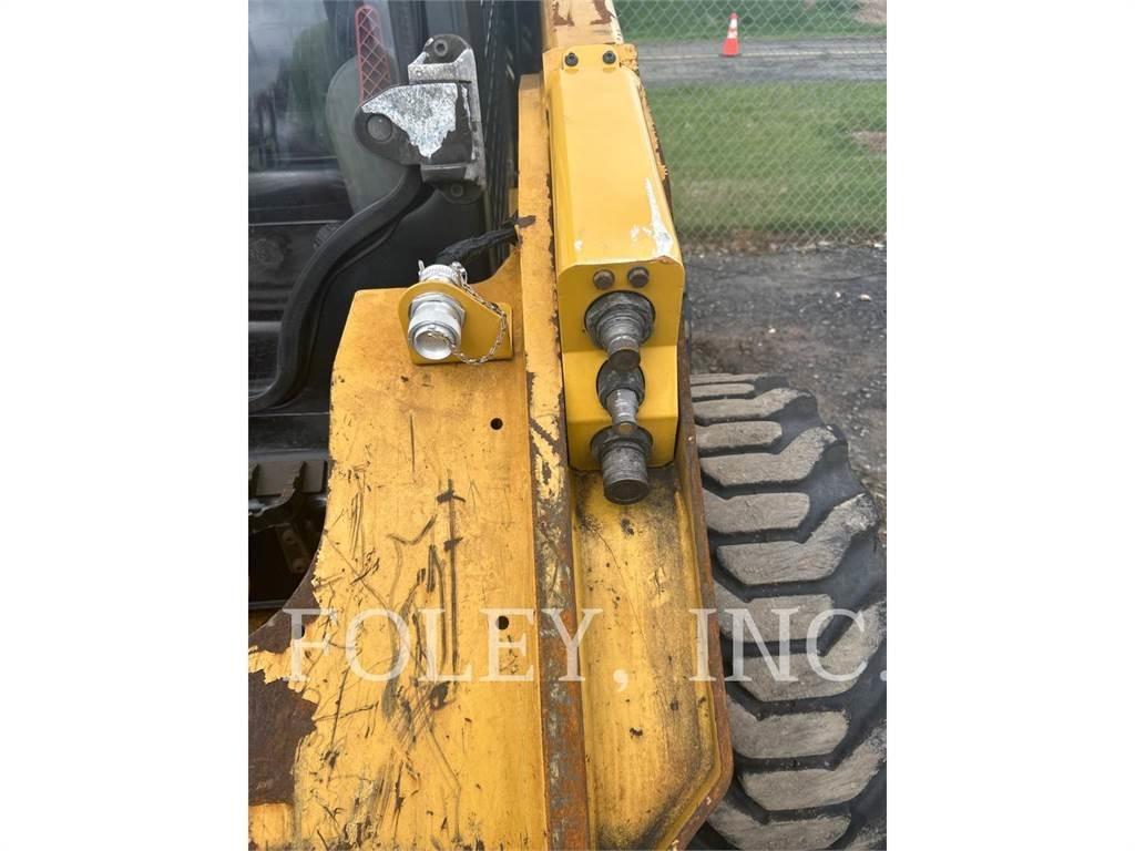 CAT 262D Mini Pale Gommate