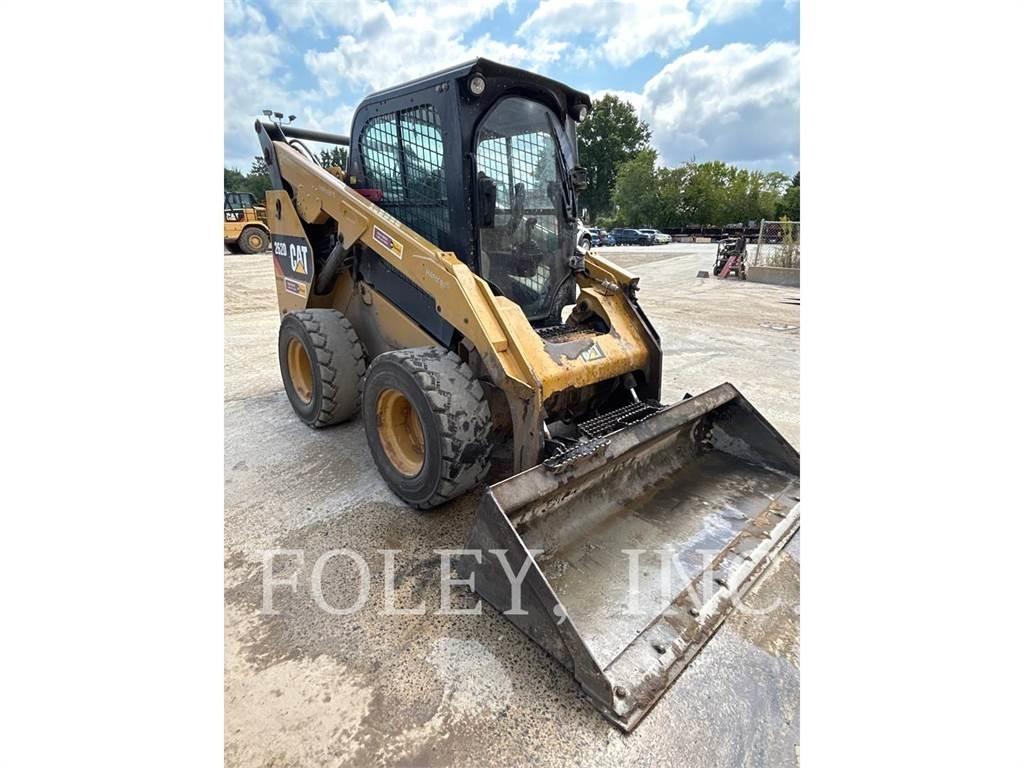 CAT 262D Mini Pale Gommate