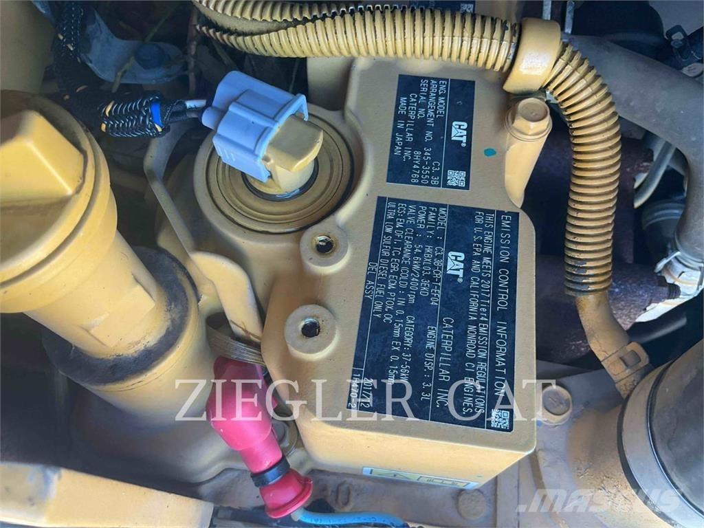 CAT 262D Mini Pale Gommate