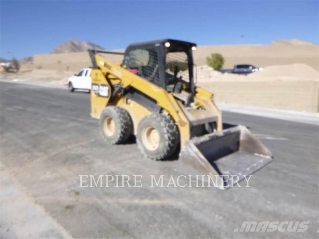 CAT 262D Mini Pale Gommate