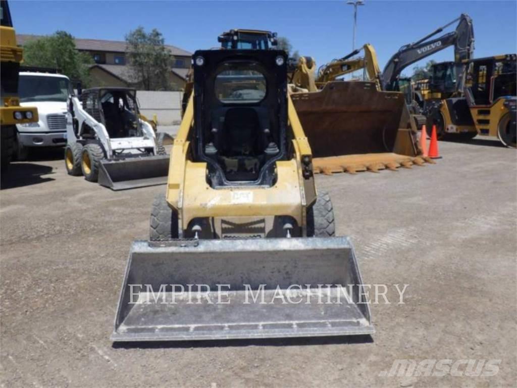 CAT 262D Mini Pale Gommate