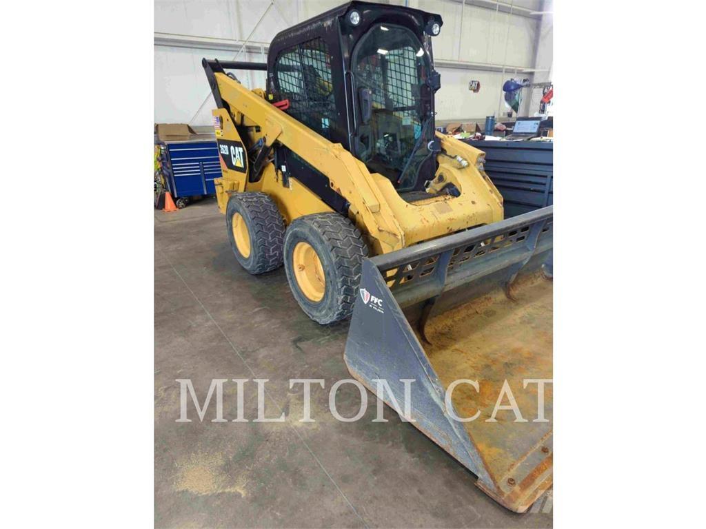 CAT 262D Mini Pale Gommate