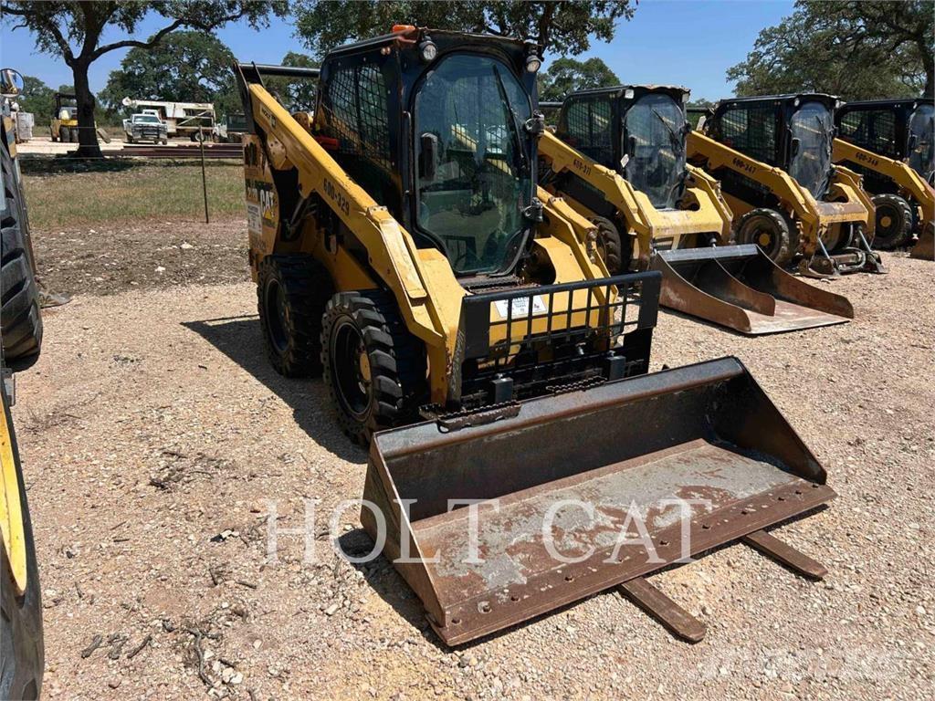 CAT 262D Mini Pale Gommate