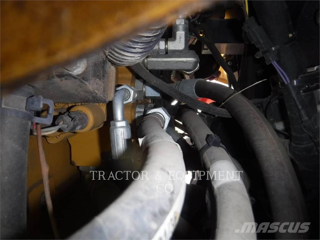 CAT 262D H2CB Mini Pale Gommate