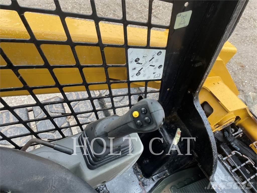 CAT 262D3 Mini Pale Gommate