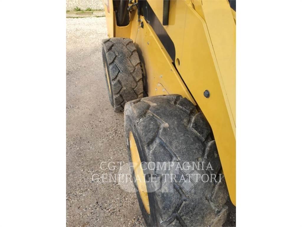 CAT 262D3 Mini Pale Gommate
