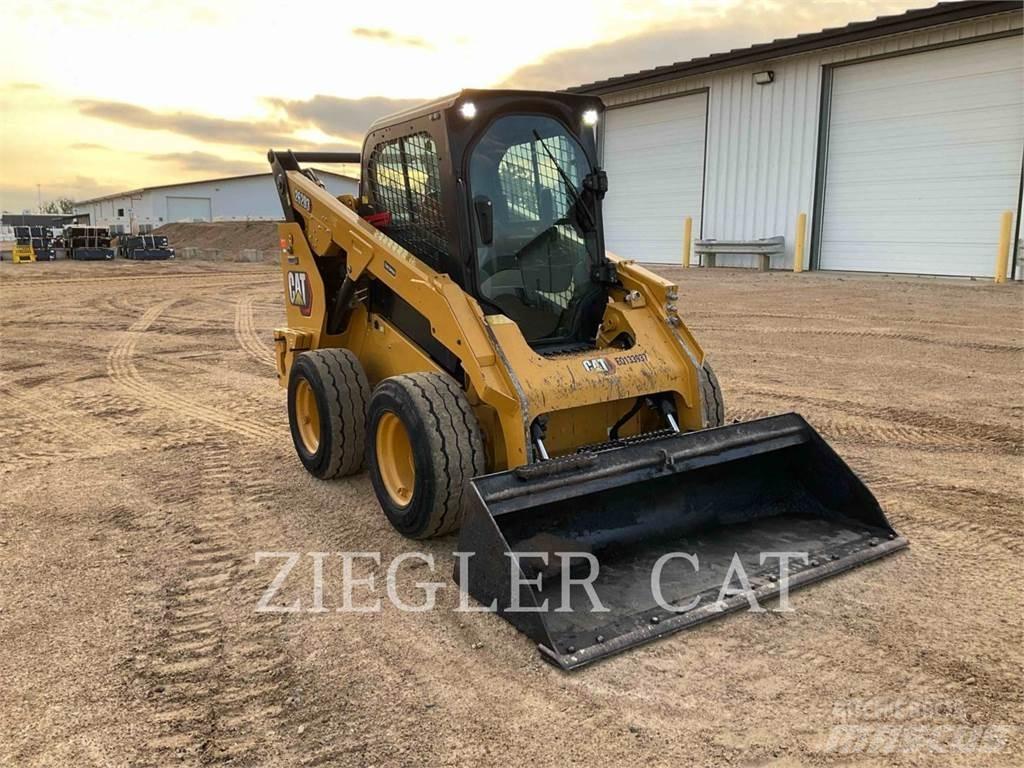 CAT 262D3 Mini Pale Gommate