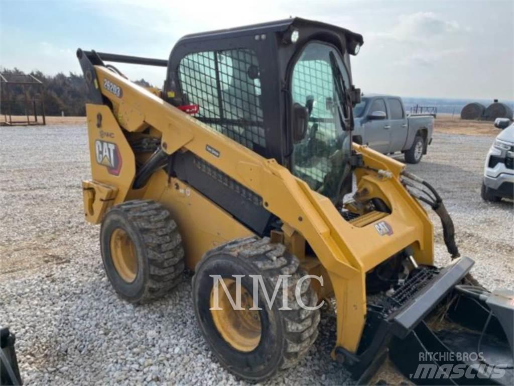 CAT 262D3 Mini Pale Gommate