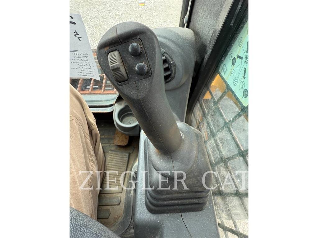 CAT 262D3 Mini Pale Gommate