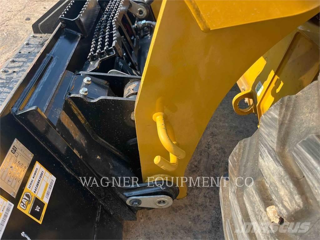CAT 262D3 Mini Pale Gommate