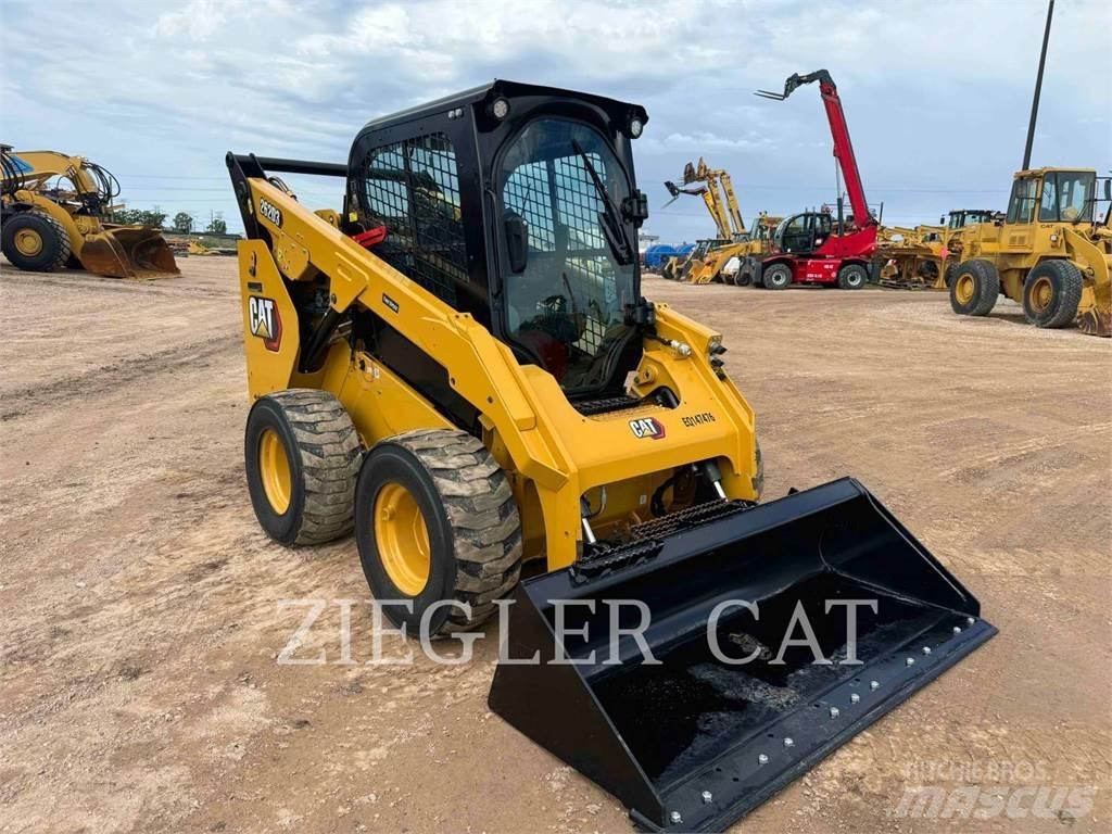 CAT 262D3 Mini Pale Gommate