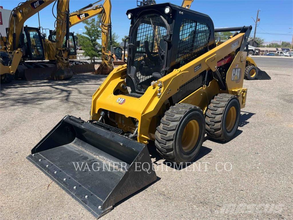 CAT 262D3 Mini Pale Gommate