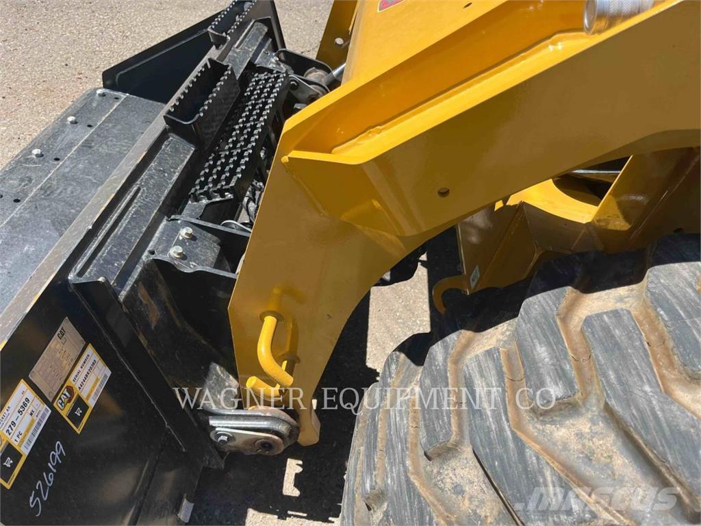 CAT 262D3 Mini Pale Gommate