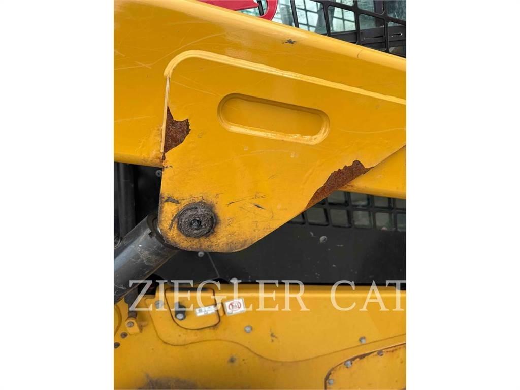 CAT 262D3 Mini Pale Gommate