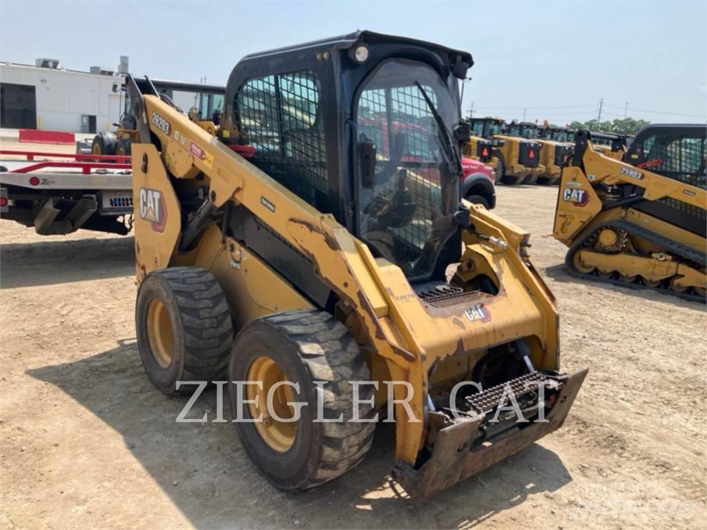 CAT 262D3 Mini Pale Gommate