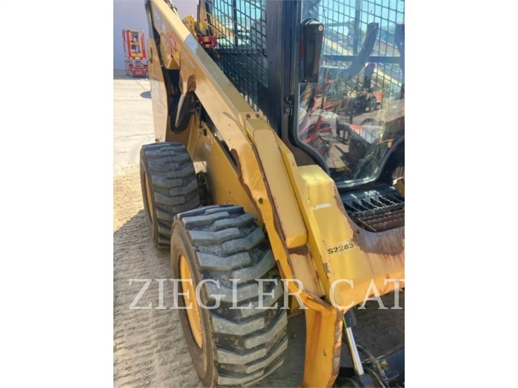 CAT 262D3 Mini Pale Gommate