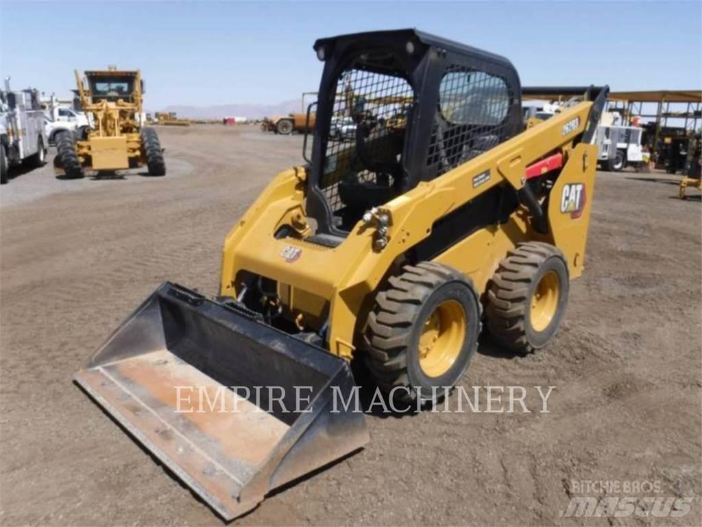 CAT 262D3 Mini Pale Gommate