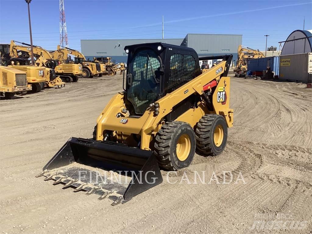CAT 262D3 Mini Pale Gommate