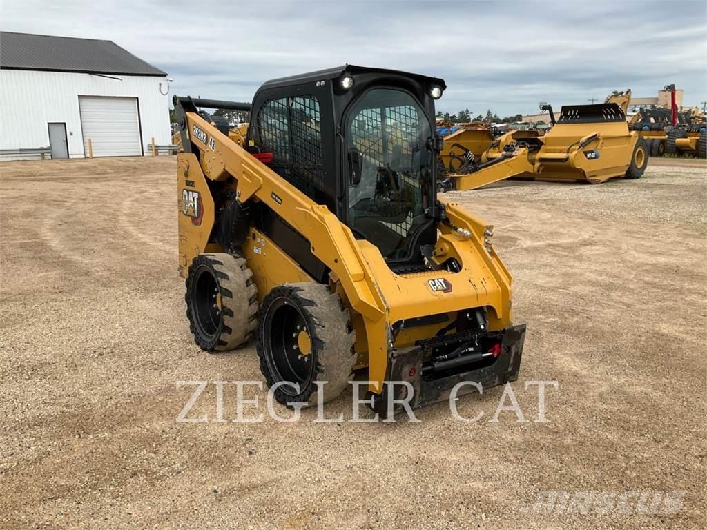 CAT 262D3 Mini Pale Gommate
