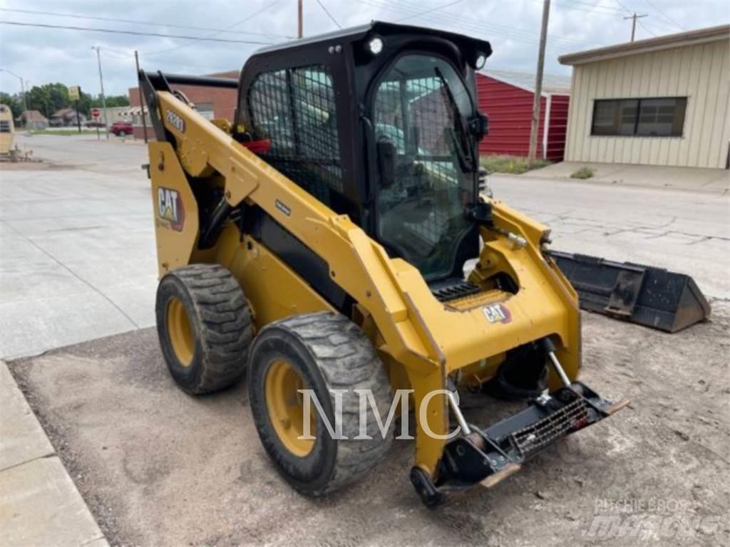CAT 262D3 Mini Pale Gommate